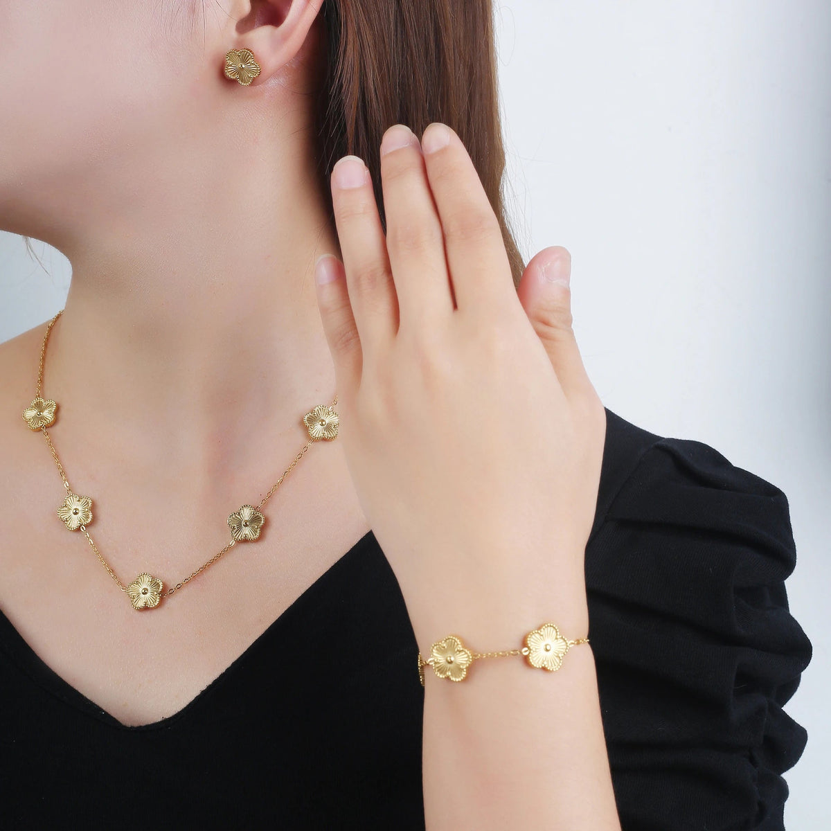 Simple 316L Stainless Steel Flower Five Leaf Necklace Bracelet Earrings 18K Gold Plated Jewelry Set For Women Girl Gift Clover Volleria
