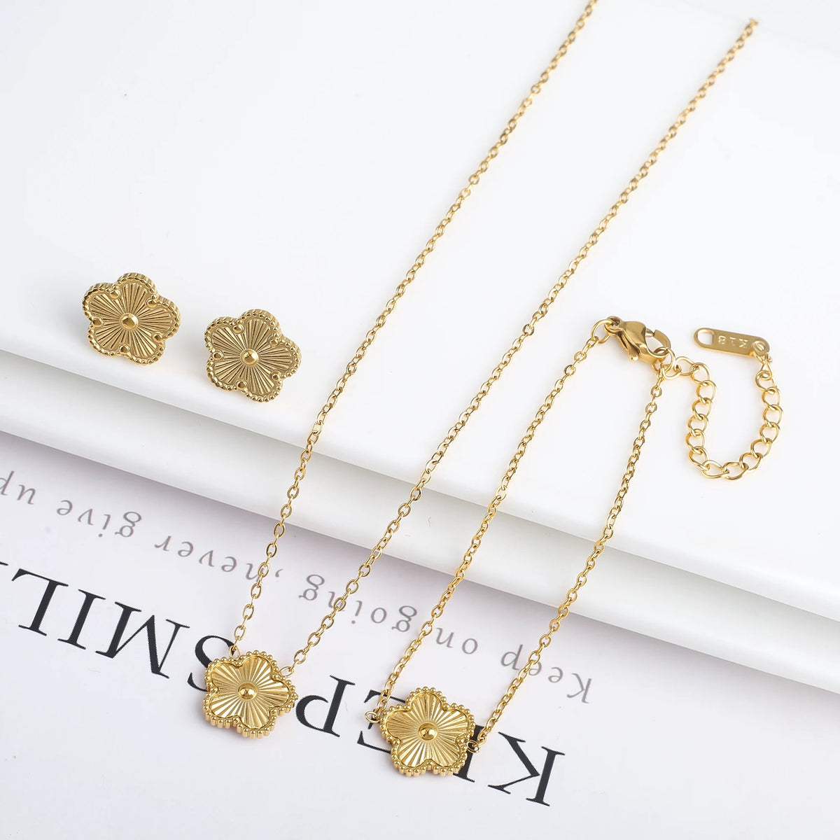 Simple 316L Stainless Steel Flower Five Leaf Necklace Bracelet Earrings 18K Gold Plated Jewelry Set For Women Girl Gift Clover Volleria