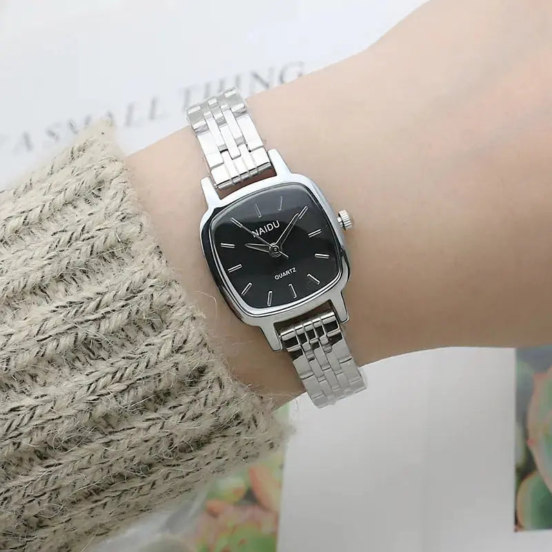 Volleria Elegant Oval Quartz Timepiece Volleria
