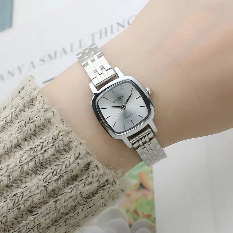 Volleria Elegant Oval Quartz Timepiece Volleria