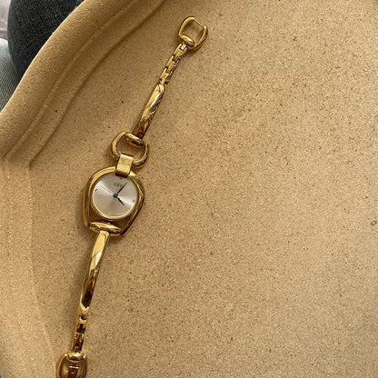 Volleria Elegant Vintage Quartz Volleria