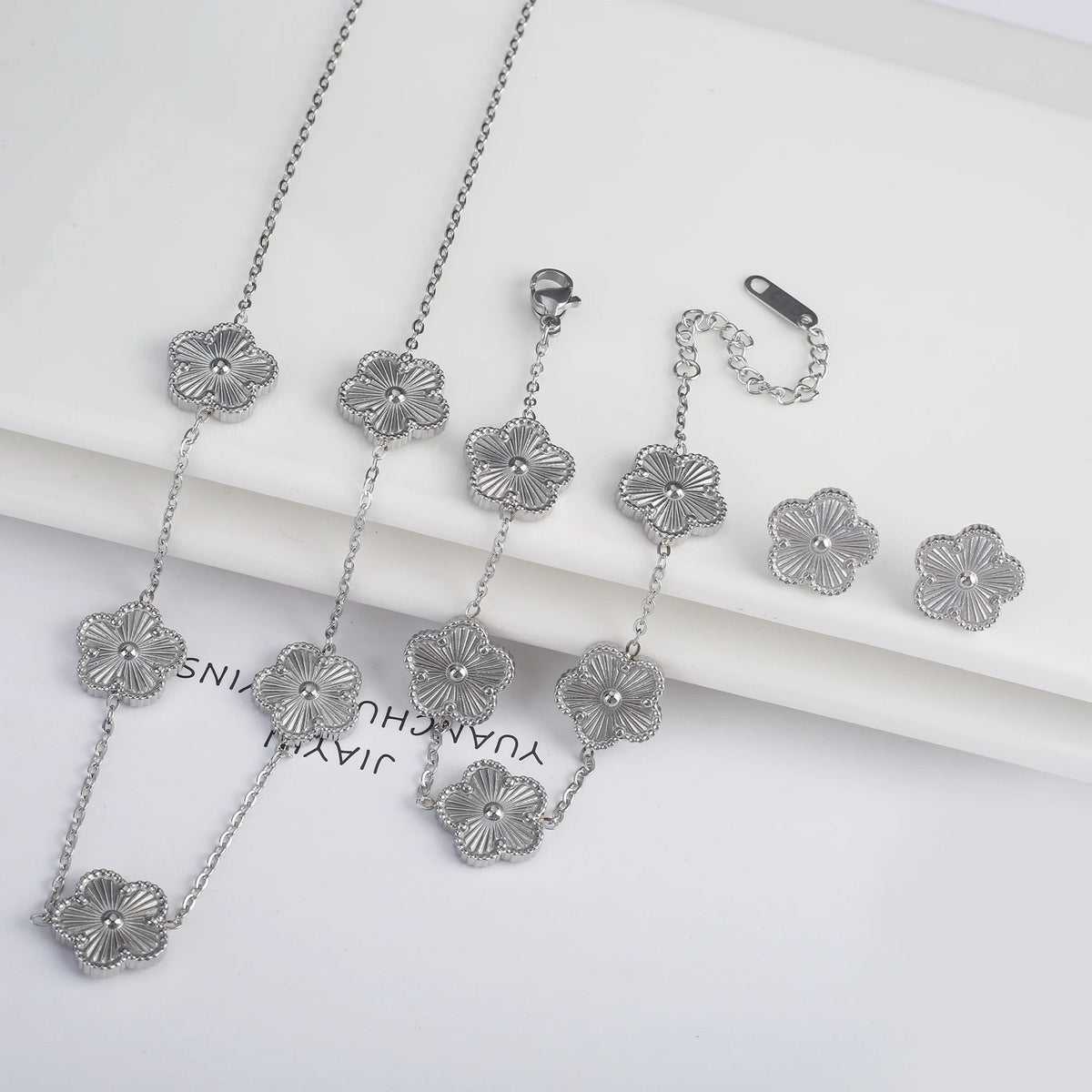 Simple 316L Stainless Steel Flower Five Leaf Necklace Bracelet Earrings 18K Gold Plated Jewelry Set For Women Girl Gift Clover Volleria
