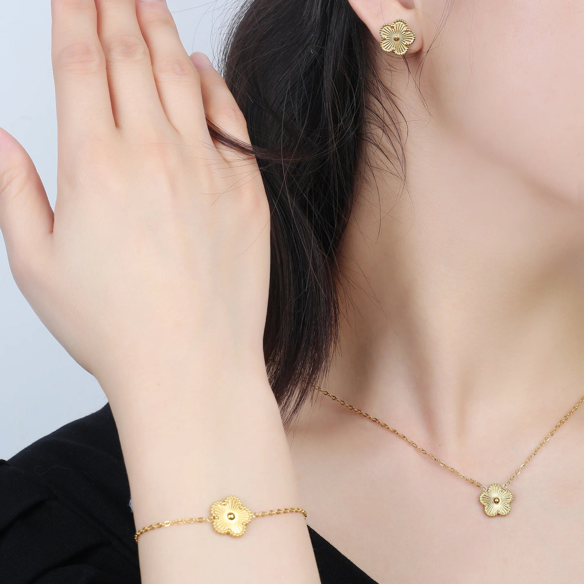 Simple 316L Stainless Steel Flower Five Leaf Necklace Bracelet Earrings 18K Gold Plated Jewelry Set For Women Girl Gift Clover Volleria