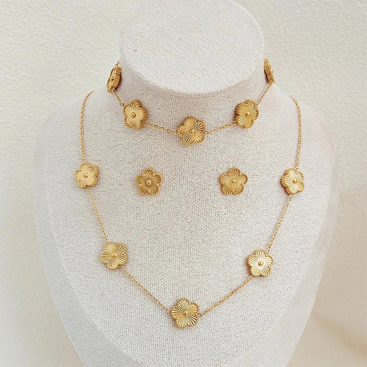 Simple 316L Stainless Steel Flower Five Leaf Necklace Bracelet Earrings 18K Gold Plated Jewelry Set For Women Girl Gift Clover Volleria