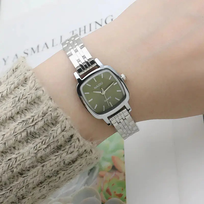 Volleria Elegant Oval Quartz Timepiece Volleria